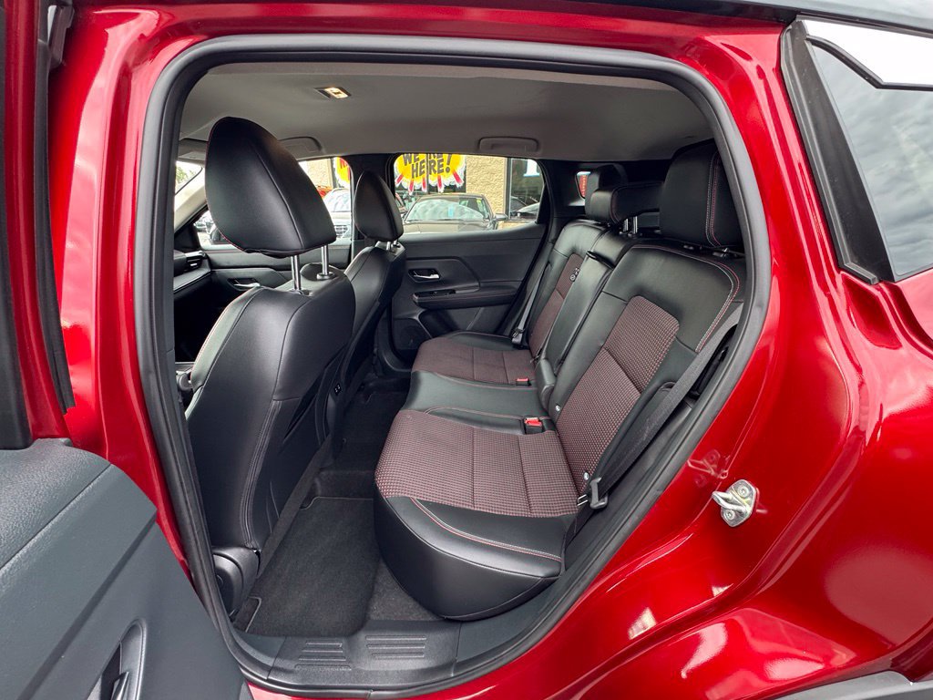 Used 2025 Nissan Kicks SR AWD/4WD image 9