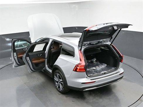 New 2026 Volvo V60 B5 Cross Country Plus w/ Protection Package Premier image 51