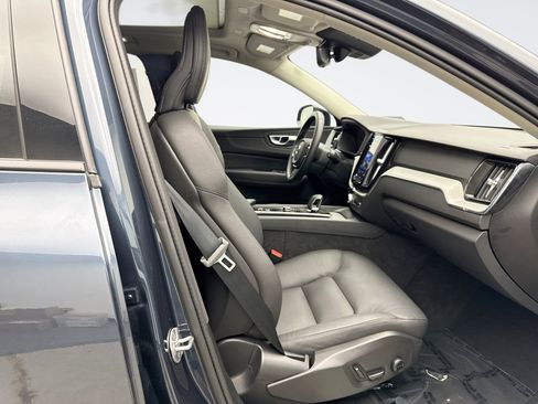 Used 2025 Volvo XC60 B5 Plus image 17