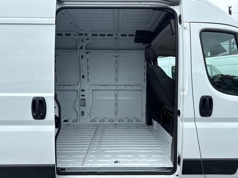 Used 2026 RAM ProMaster 2500 w/ Safety Group FWD image 9