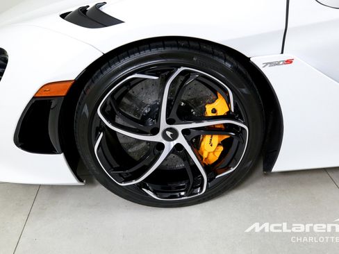 Used 2024 McLaren 750S Spider image 25
