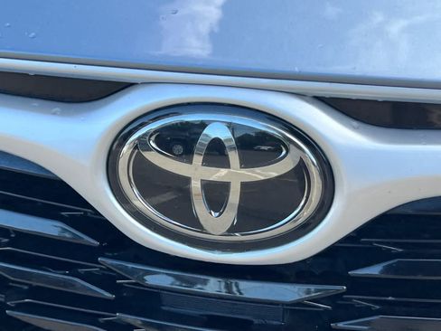 Used 2021 Toyota Highlander XLE AWD/4WD image 13