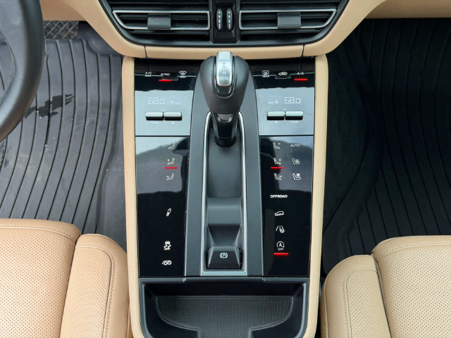 Used 2022 Porsche Macan S AWD/4WD image 17