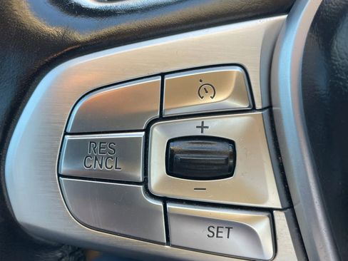 Used 2018 BMW 740i image 25