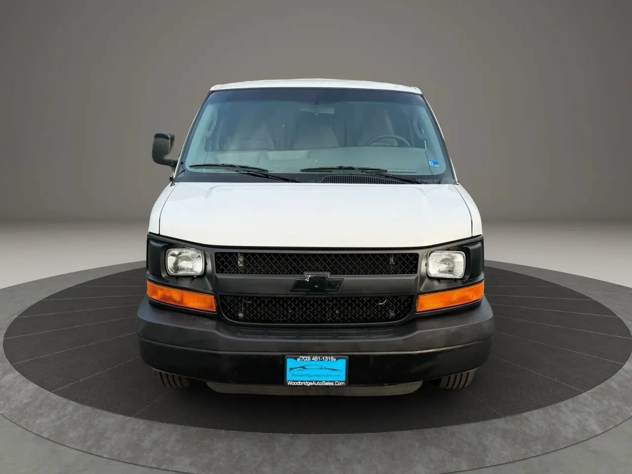 Used 2016 Chevrolet Express 2500 RWD image 8