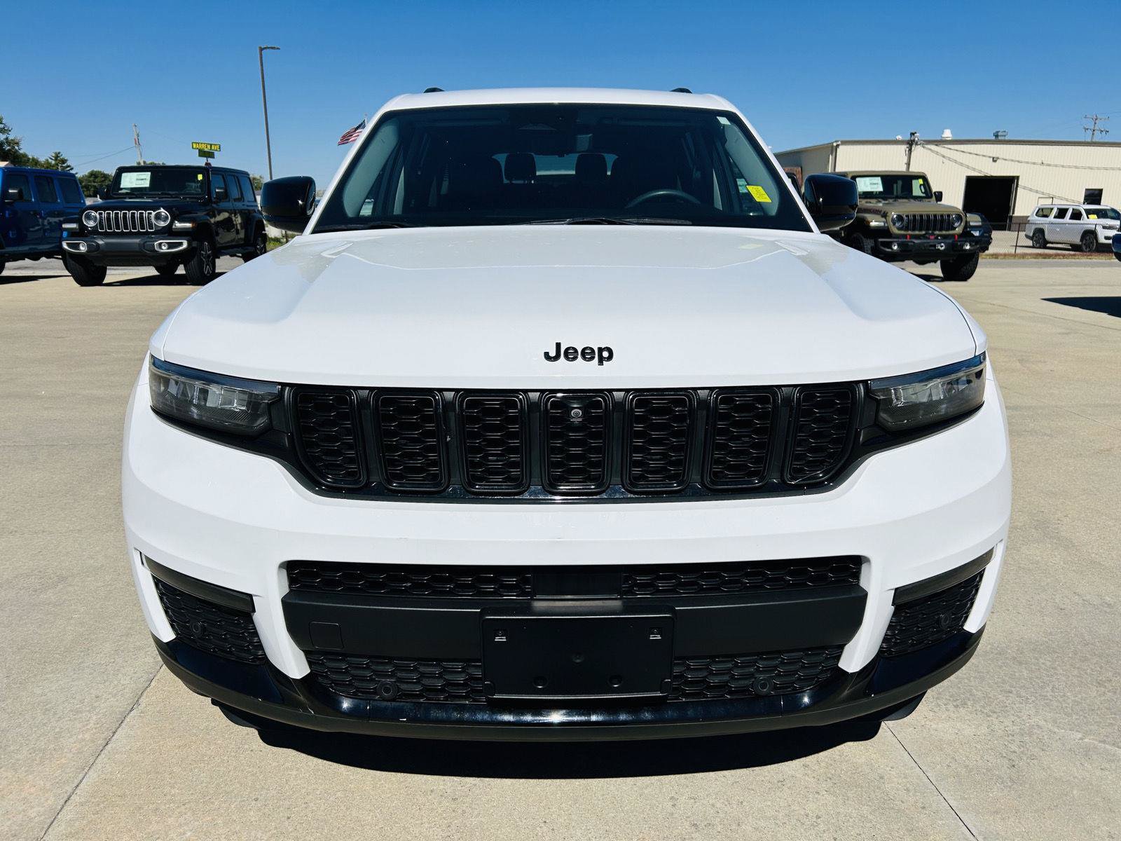 Used 2023 Jeep Grand Cherokee L Limited w/ Luxury Tech Group II AWD/4WD image 40