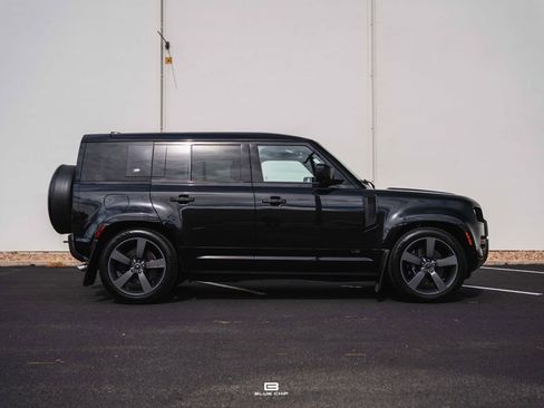 Used 2024 Land Rover Defender 110 V8 image 2