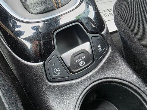 Used 2019 Jeep Compass Limited image 36