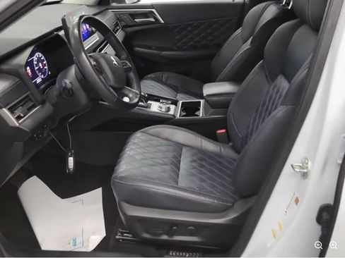 Used 2023 Mitsubishi Outlander SEL AWD/4WD image 5