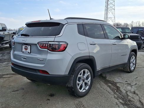 New 2026 Jeep Compass Latitude image 4