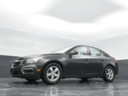 Used 2015 Chevrolet Cruze LT image 11