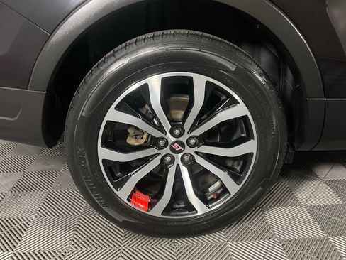 Certified 2019 Ford Explorer XLT image 10