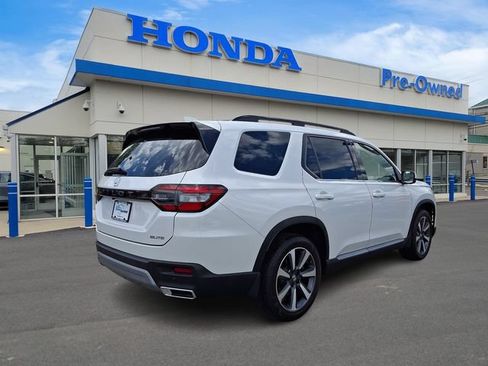 Used 2023 Honda Pilot Elite image 4