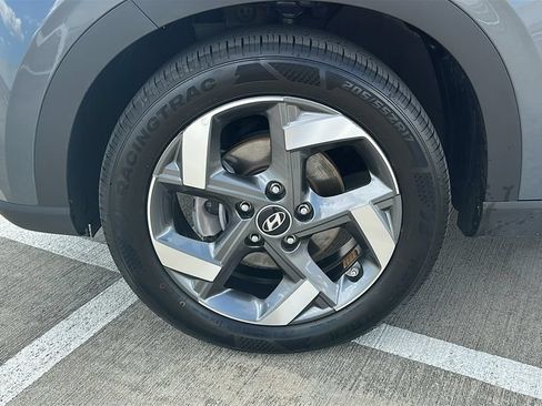 Used 2025 Hyundai Venue SEL FWD image 7