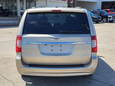 Used 2015 Chrysler Town & Country Touring w/ Driver Convenience Group image 19