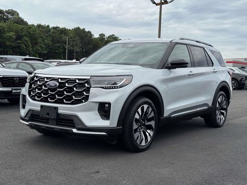 Used 2026 Ford Explorer Platinum w/ LUX Leather Package AWD/4WD image 25