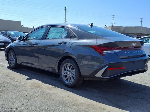 New 2026 Hyundai Elantra Hybrid FWD image 6