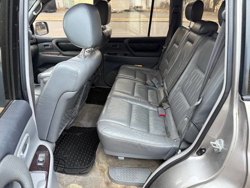 Used 2001 Toyota Land Cruiser image 17