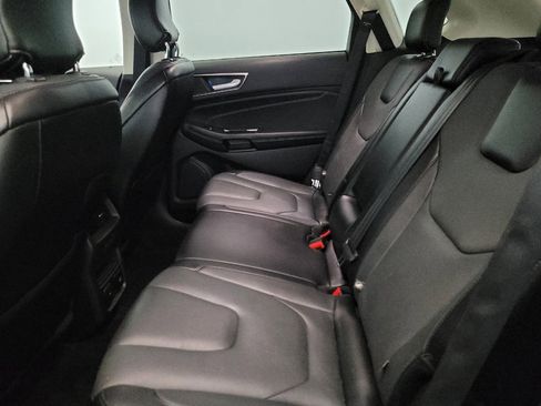 Used 2018 Ford Edge Titanium w/ Equipment Group 302A AWD/4WD image 18