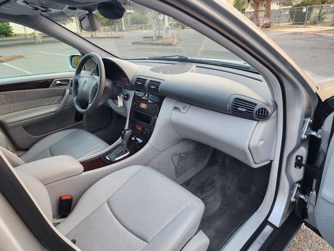 Used 2001 Mercedes-Benz C 320 Sedan image 30