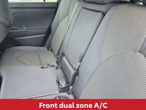 Used 2024 Toyota Highlander LE image 18