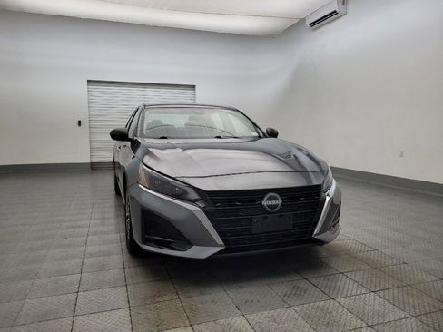 Used 2024 Nissan Altima 2.5 SV image 14