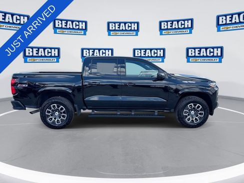 Used 2025 Chevrolet Colorado Z71 w/ Technology Package AWD/4WD image 9