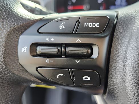 Used 2023 Kia Rio LX image 17