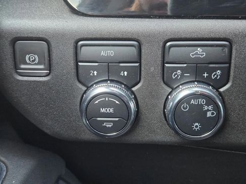 Used 2024 GMC Sierra 1500 SLE image 14