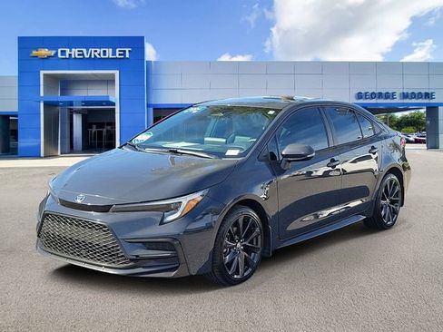 Used 2024 Toyota Corolla XSE FWD image 2