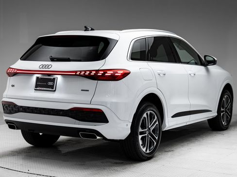 Certified 2025 Audi Q5 Premium w/ Convenience Package AWD/4WD image 29