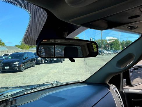 Used 2019 RAM 1500 Classic SLT image 32