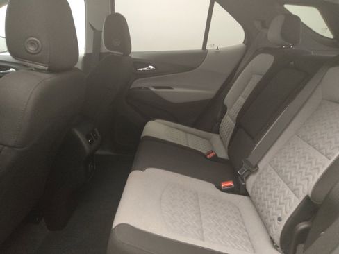 Used 2022 Chevrolet Equinox LT w/ Driver Convenience Package image 18