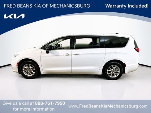 Used 2024 Chrysler Pacifica Touring-L FWD image 4