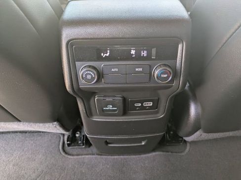 Used 2023 GMC Acadia SLT AWD/4WD image 19