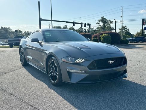 Used 2022 Ford Mustang GT RWD image 2