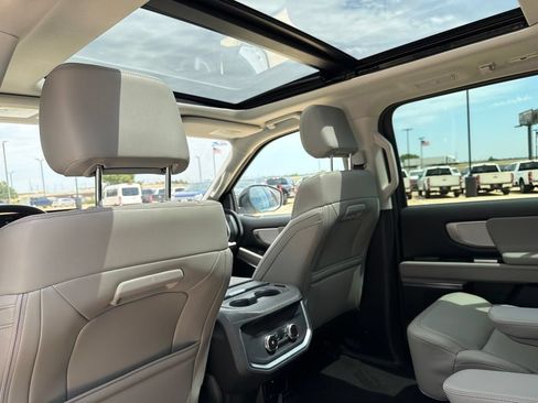 Used 2025 Ford Expedition Active AWD/4WD image 33