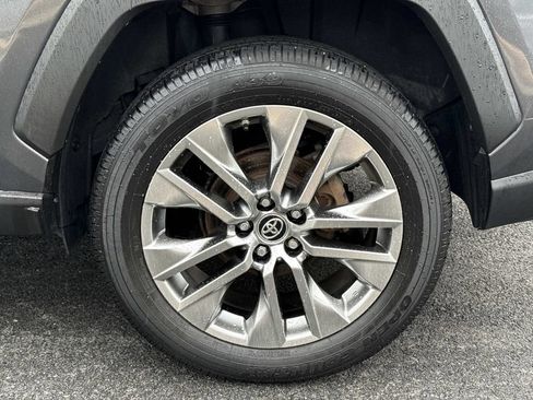 Used 2019 Toyota RAV4 XLE Premium w/ Cold Weather Package AWD/4WD image 6