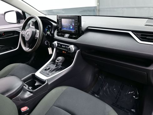 Used 2021 Toyota RAV4 LE image 14
