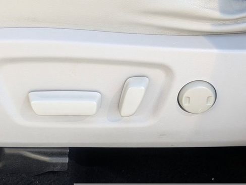 Used 2017 Toyota Highlander XLE image 21