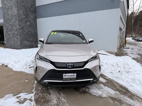 Used 2023 Toyota Venza Limited image 11