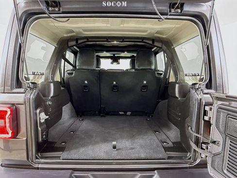 Used 2025 Jeep Wrangler Unlimited Rubicon AWD/4WD image 28