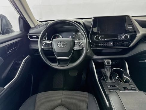 Used 2023 Toyota Highlander LE AWD/4WD image 20