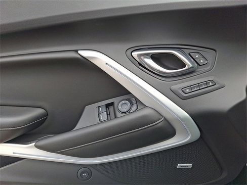 Used 2017 Chevrolet Camaro SS image 12