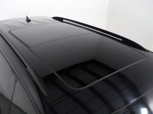 Used 2024 Volkswagen Tiguan SE R-Line w/ MDO Package, Three-Row image 4