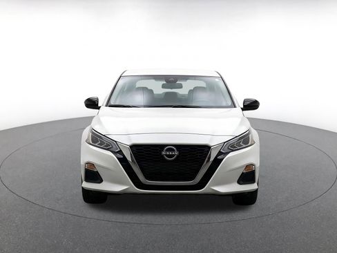 Used 2025 Nissan Altima 2.5 SV FWD image 2