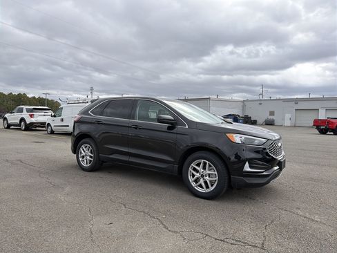 Used 2024 Ford Edge SEL image 3