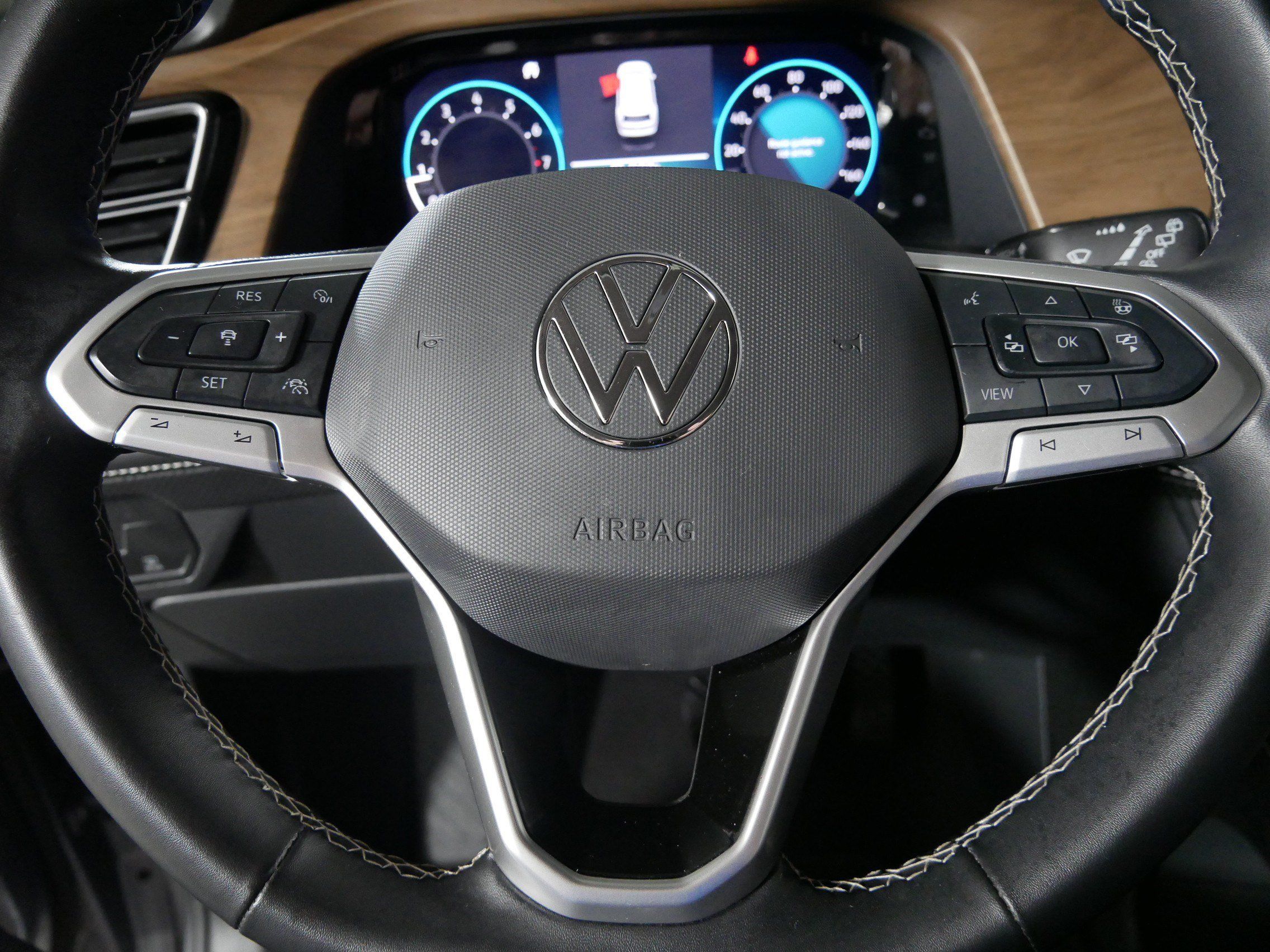 Used 2024 Volkswagen Atlas SE AWD/4WD image 25