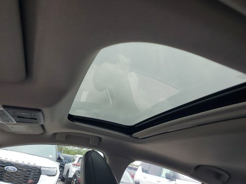 New 2025 Nissan Sentra SR w/ SR Premium Package image 25