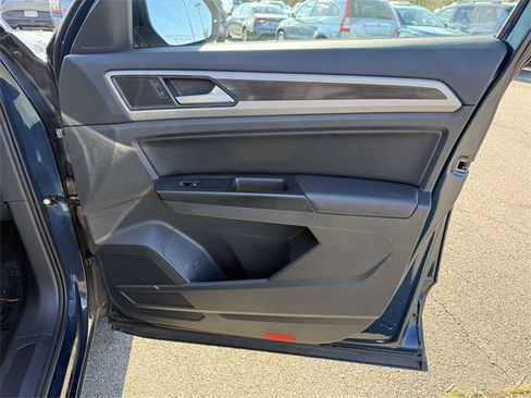 Used 2020 Volkswagen Atlas SE w/ Towing Package image 15